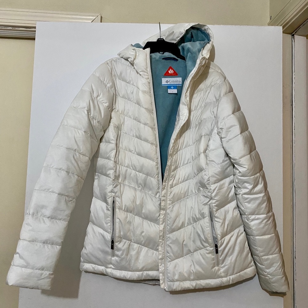 Ladies Columbia puffer ski jacket.
